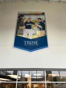Trine_Building Banners
